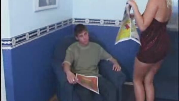 Перве Би-Би-Си ја ебе безмилосно белата курва Ејми Валор на различни позиции