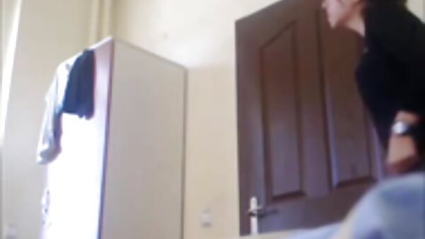 Откачена и курва курва Шајла Џенингс ги покажува своите гради